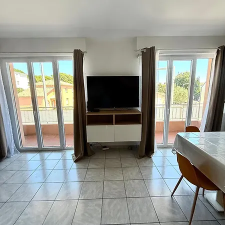 Διαμέρισμα 72m2 Idealement Situe - A Pied - Plages